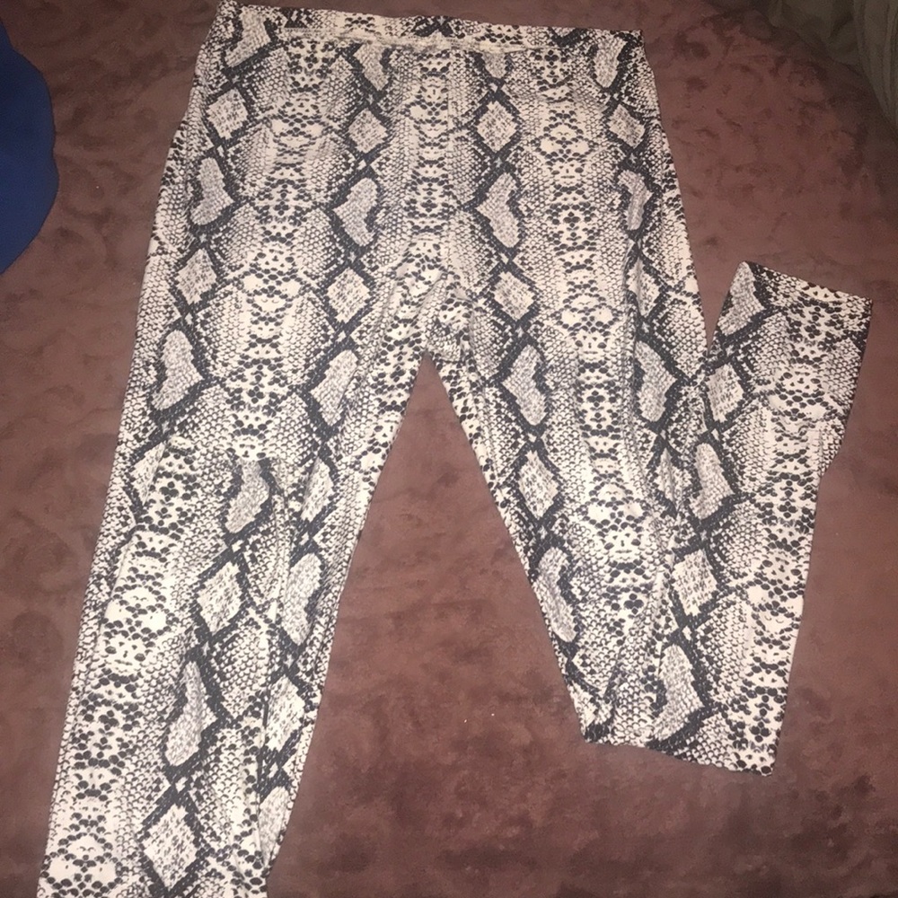 Leggings- TODAY ONLY‼️⏱ - Picture 2 of 4